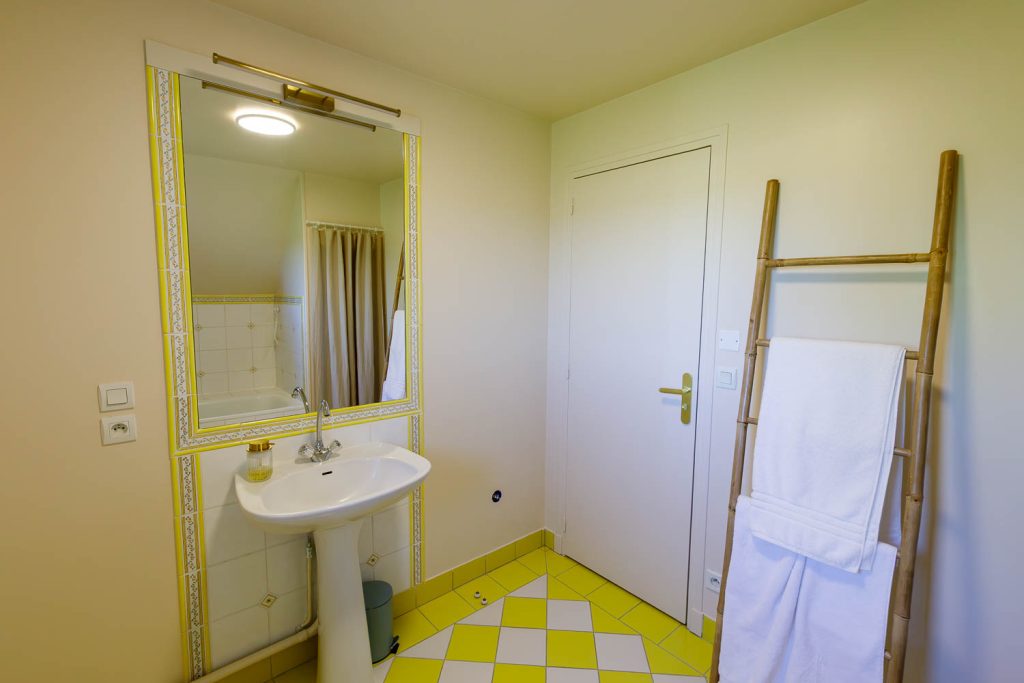 La sauvagère, chez Christophe et Vincent, Salle de bain chambre Le chevreuil