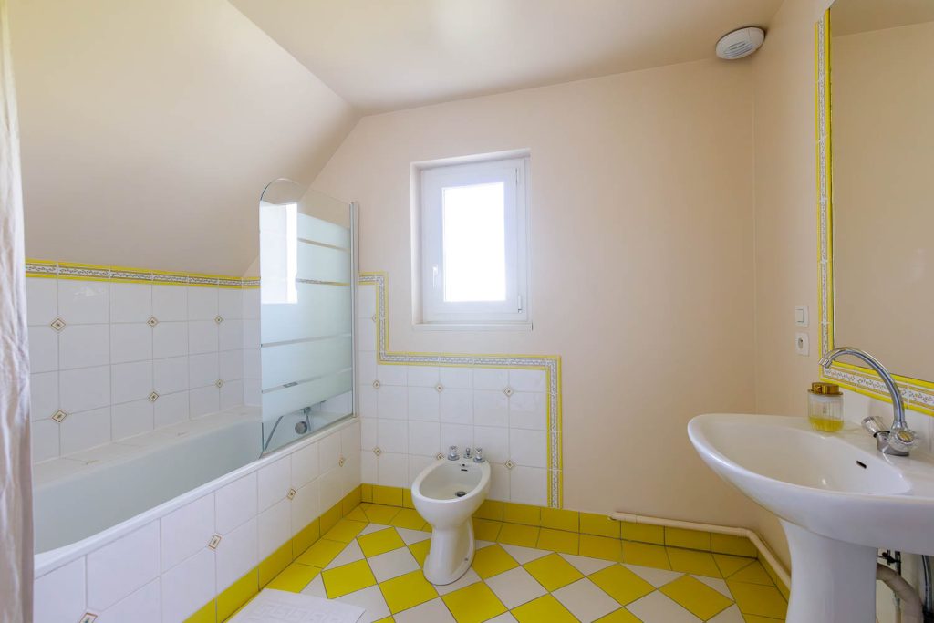 La sauvagère, chez Christophe et Vincent, Salle de bain chambre Le chevreuil