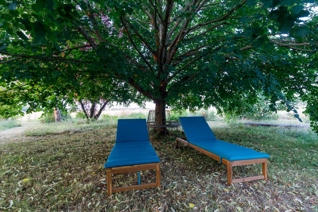 Chaises longues sous Tilleul, la Sauvagère