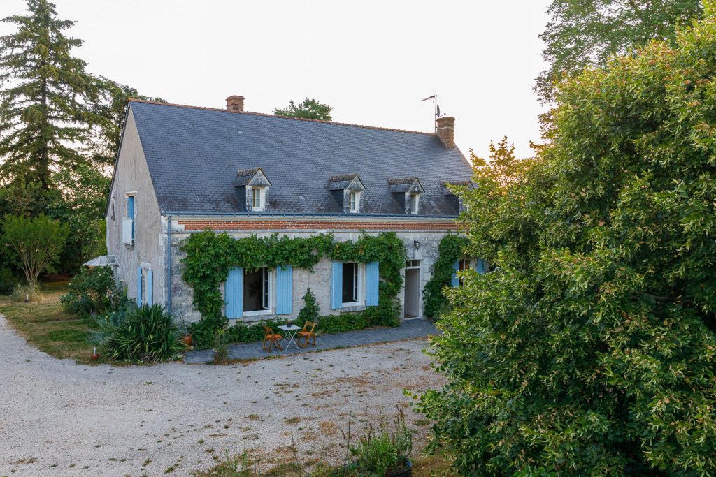 la maison principale au matin, la Sauvagère